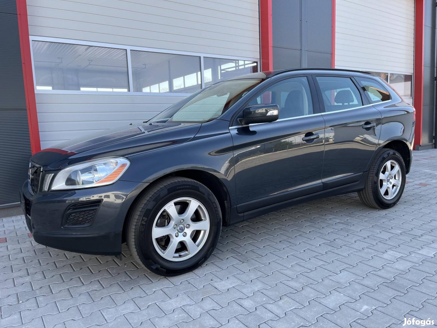 Volvo XC60 2.4 D [D3] Momentum Navi/Bőr/Manuál...